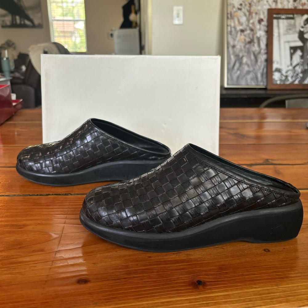 Cole Haan Women’s Leathery Woven Clogs Black Slip On Platform 6.5 Shoes With Box